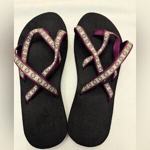 Teva 6840 women’s sandals. Size 9